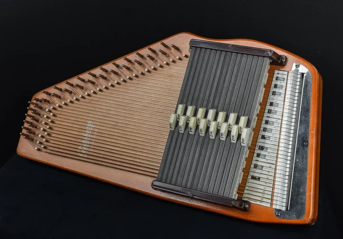 15 EBH Autoharp ’70s