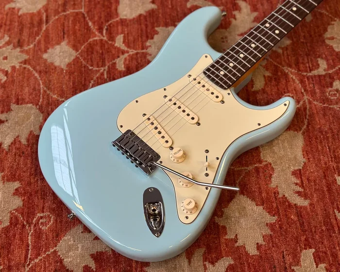 2009 Fender Custom Shop Custom Deluxe Stratocaster w/ OHSC