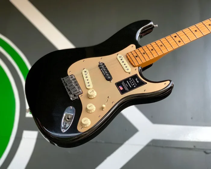 ’19 Fender American Ultra Stratocaster w/ OHSC ??