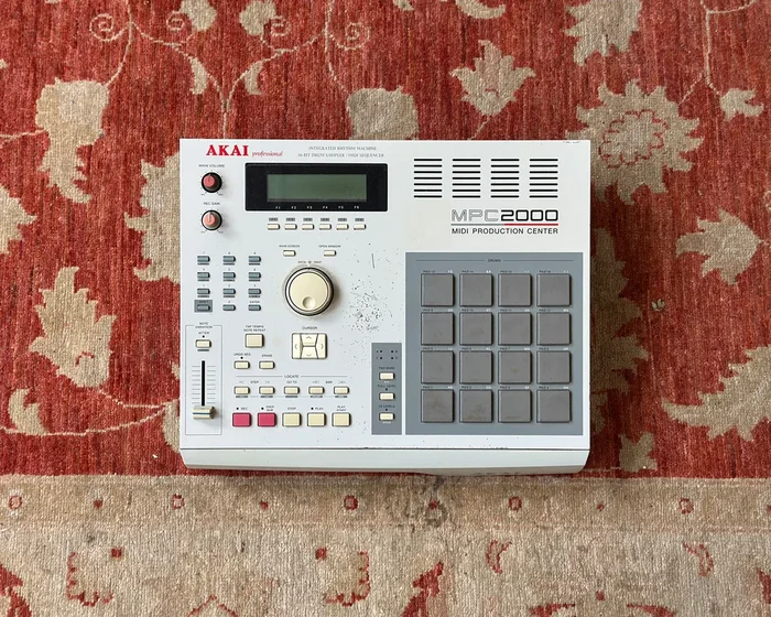 AKAI MPC2000 MIDI Production Center