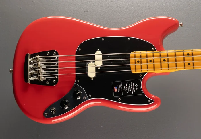 American Professional Classic Mustang Bass – Faded Dakota Red