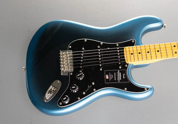 American Professional II Stratocaster – Dark Night