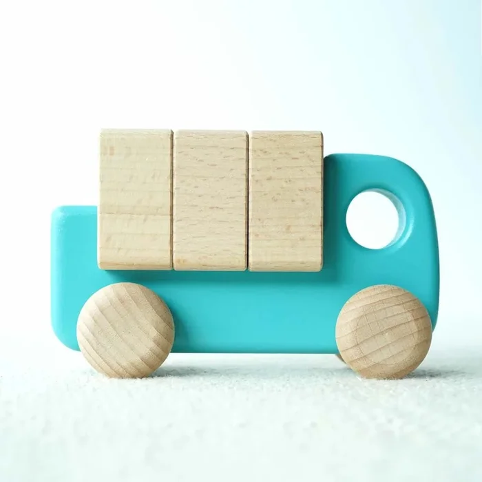 Bajo light blue lorry with blocks