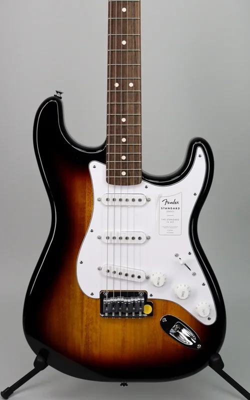 Case Bundle Fender Standard Stratocaster 3-Color Sunburst + Fender Classic Series Hardshell Case Black
