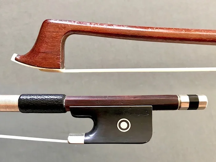 CONRAD GÖTZ viola bow, nickel/ebony 67.5g | Metzler Violins