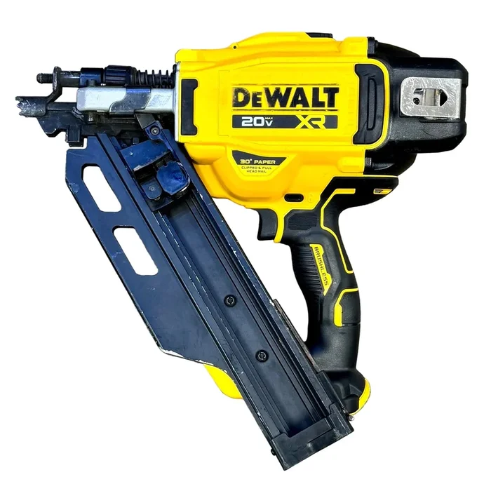 DeWalt 20V MAX XR 30-Degree 3-1/2″ Brushless Cordless Paper Collated Framing Nailer w/ Battery (DCN930)