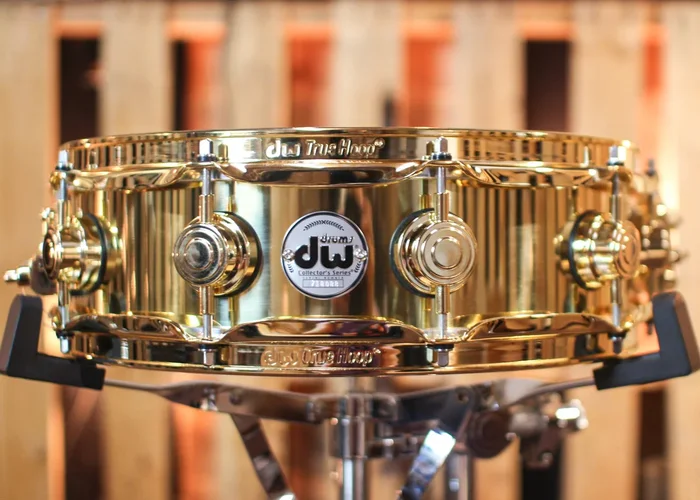 DW 4×14 Collector’s Bell Brass Snare Drum w/ Gold Hardware – DRVN0414SPG