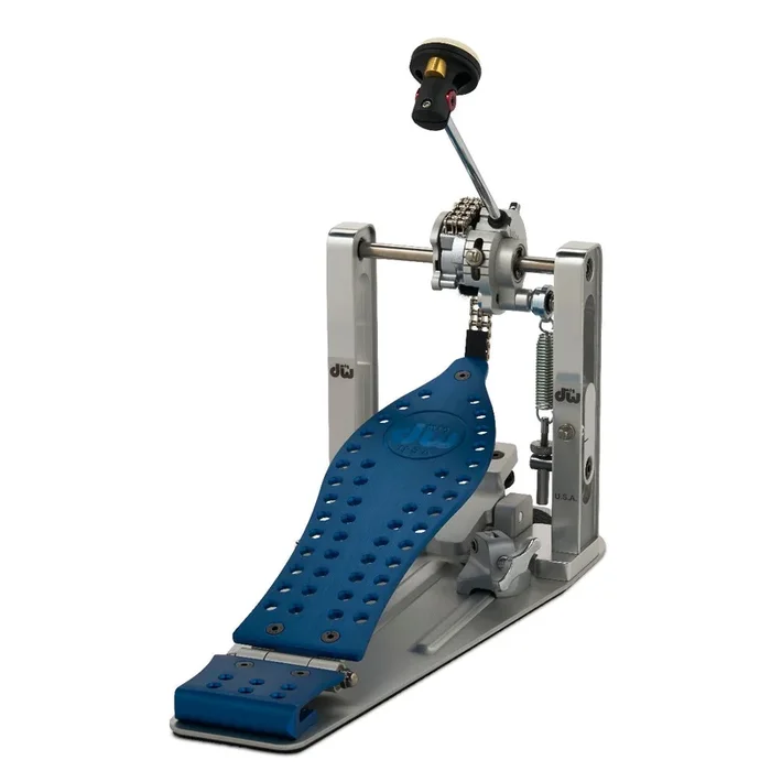 DW DWCPMCDBL MFG Series Machined Chain Drive Single Pedal w/ Bag, Blue Edition