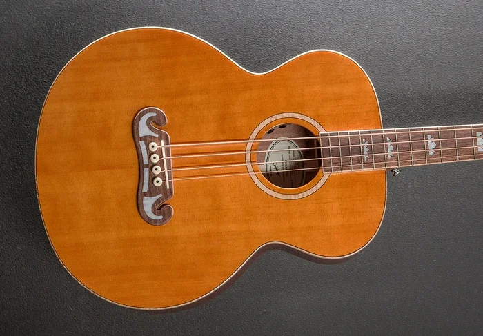 El Capitan J-200 Studio Bass – Aged Vintage Natural