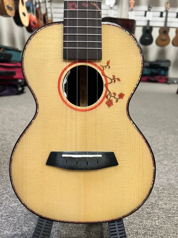 Enya EUC-S1EQ Solid Spruce/Rosewood Electric Concert Ukulele w/Case