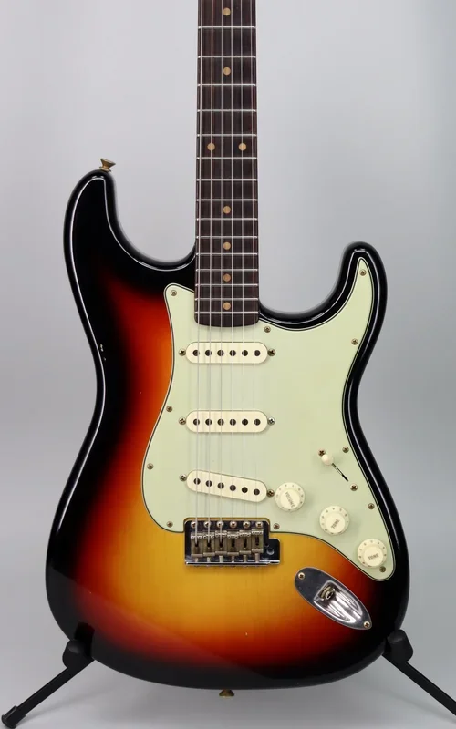 Fender Custom Shop Detroit Guitar Dealer Select ’62 Strat Journeyman Relic Aged 3-Tone Sunburst