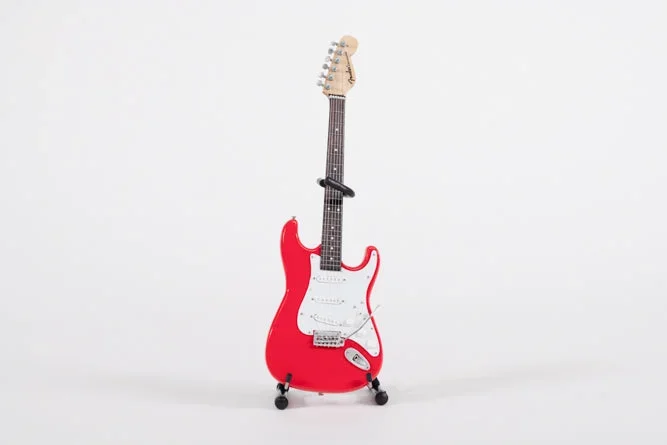 Fender™ Strat™ Miniature Replica Guitar