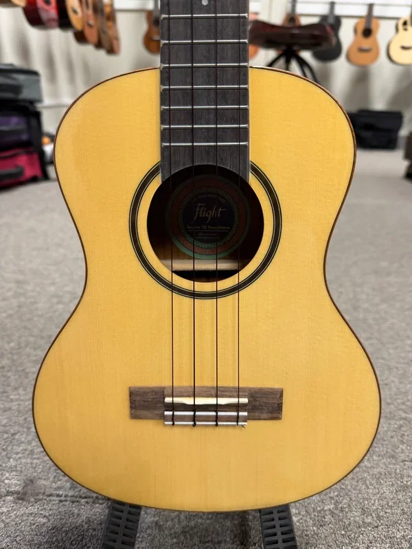 Flight Sophia TE Soundwave Electric Tenor Ukulele w/Case – Solid Spruce/Walnut