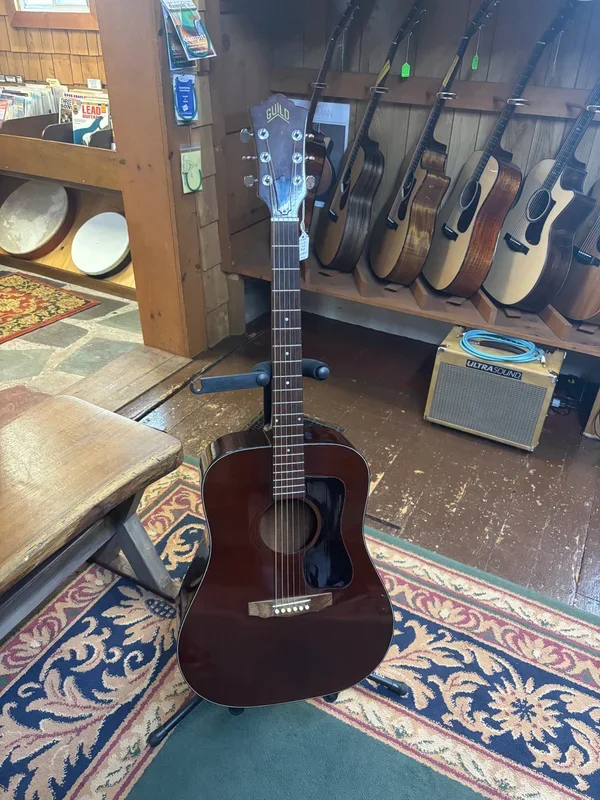 Guild D-25 Acoustic Guitar c. 1978 – USED