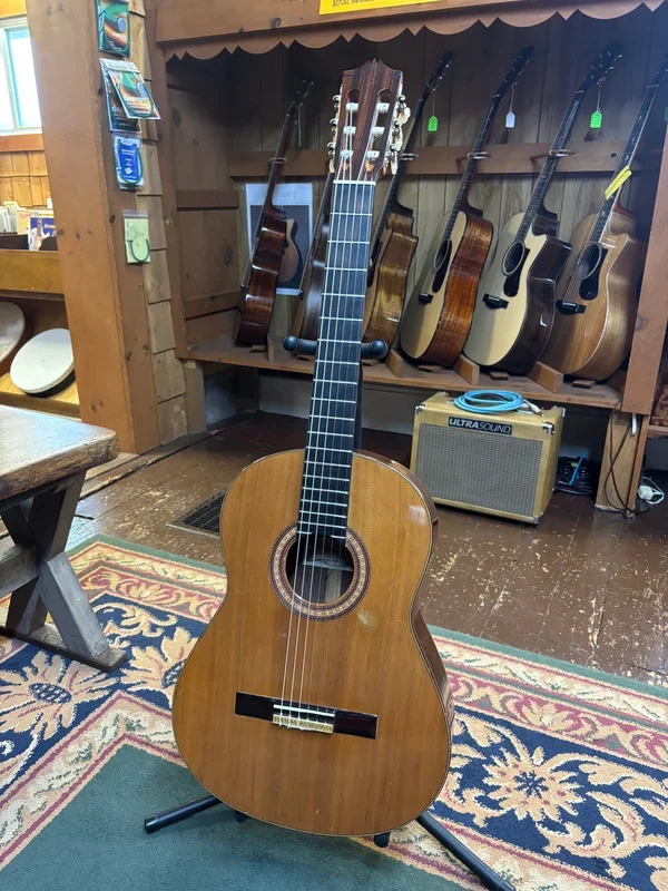 Hiroshi Tamura c. 1973 P35 Classical Guitar Made in Japan – USED