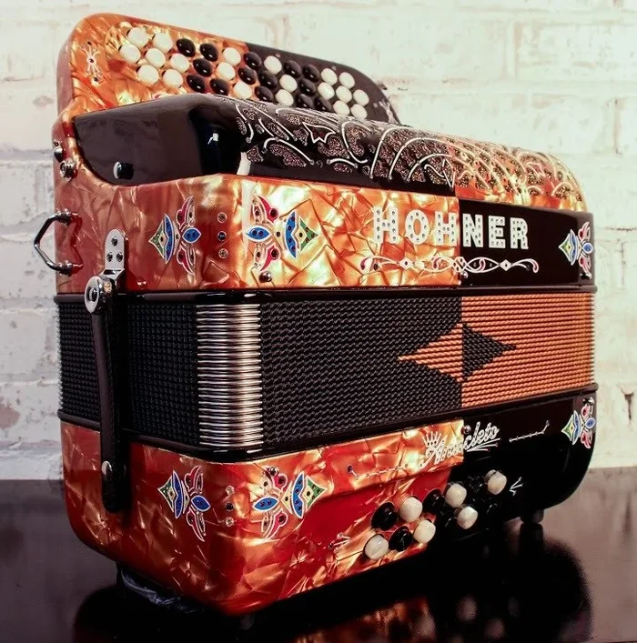Hohner Anacleto Rey Del Norte Black and Gold