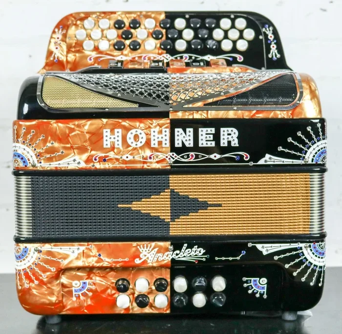 Hohner Anacleto Rey Del Norte TT FBbEb/EAD Accordion Compact Black & Gold