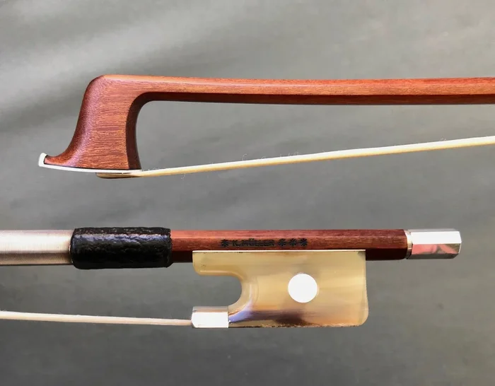 *K. MÜLLER*** Pernambuco viola bow, silver/horn 69.5 g. | Metzler Violins