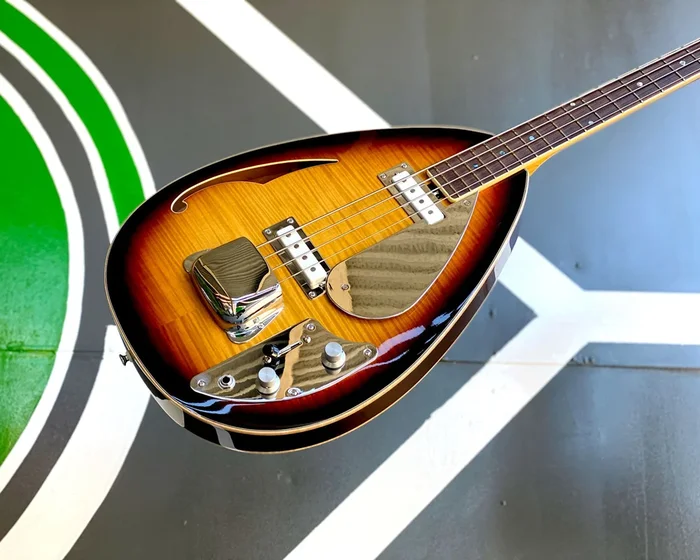 Limited Edition VOX Teardrop Bass – Sunburst