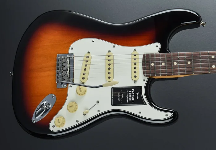 Player II Stratocaster – 3-Color Sunburst W/Rosewood