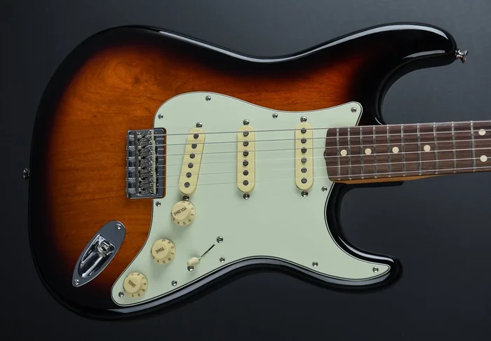 Robert Cray Stratocaster – 3 Color Sunburst