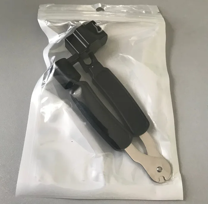 Rockin’ Instruments 3 in 1 Multifunction Guitar Accessory: Peg String Winder/String Cutter/Guitar String Winder