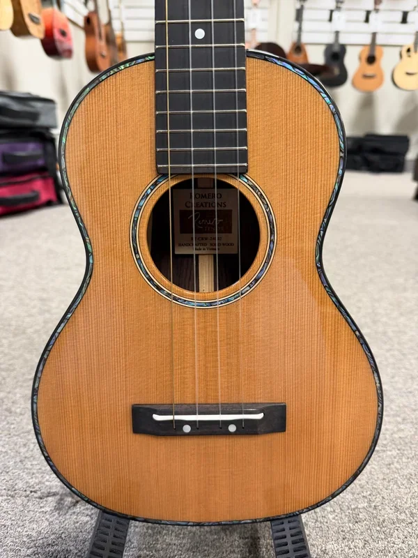 Romero Creations Solid Cedar/Rosewood Signature Replica Tenor Ukulele w/Case – RC-R-CRW