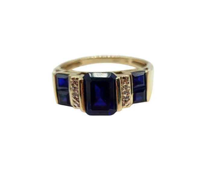 Sapphire and Diamond Chip Ring