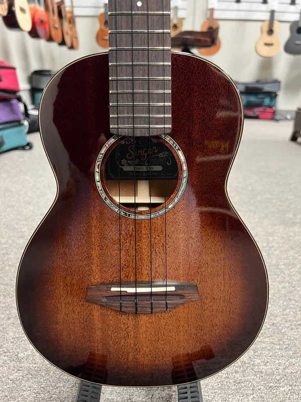Singer by aNueNue RT1M-TS Solid Mahogany Tenor Ukulele w/Case – Tobacco Sunburst
