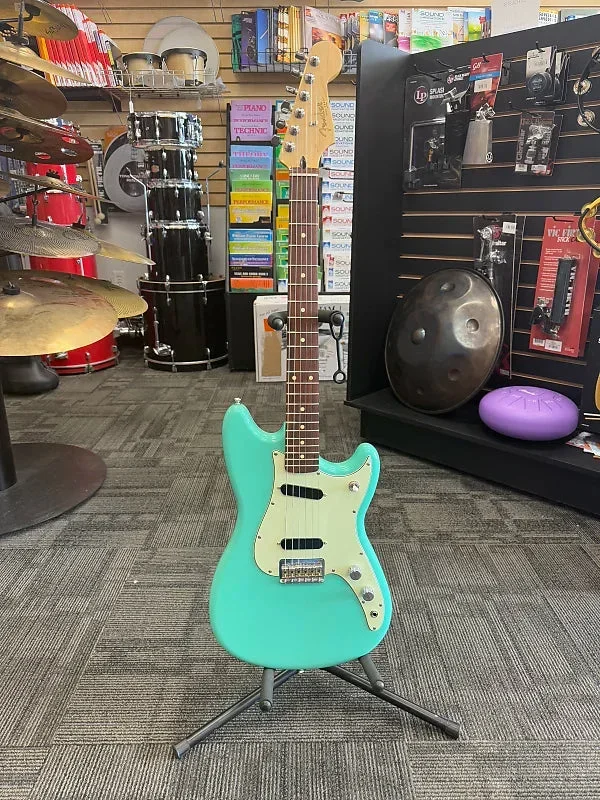 USED Fender Duo-Sonic Electric Guitar + Gig Bag