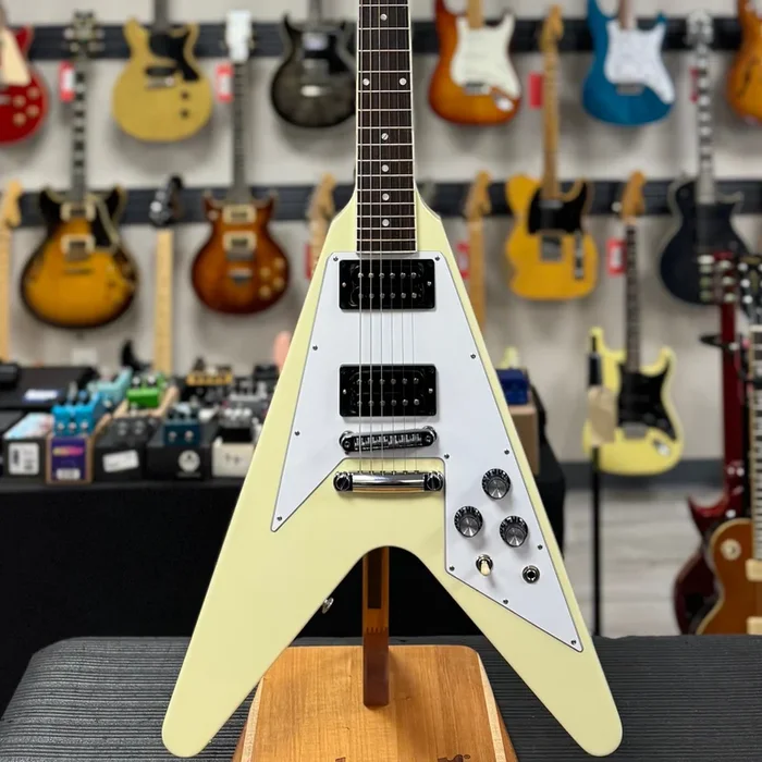 Used Gibson 70’s Flying V Classic White w/case TSS6474