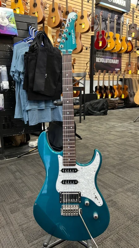 Used Yamaha PAC612VIIX Pacifica Electric Guitar