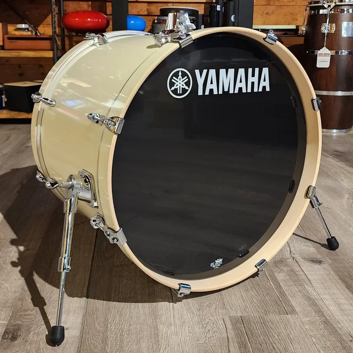 Used Yamaha Stage Custom Birch Bass Drum 22×17 Classic White