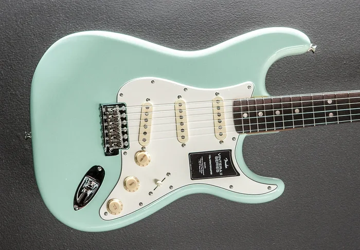 Vintera II 70’s Stratocaster – Surf Green w/Rosewood