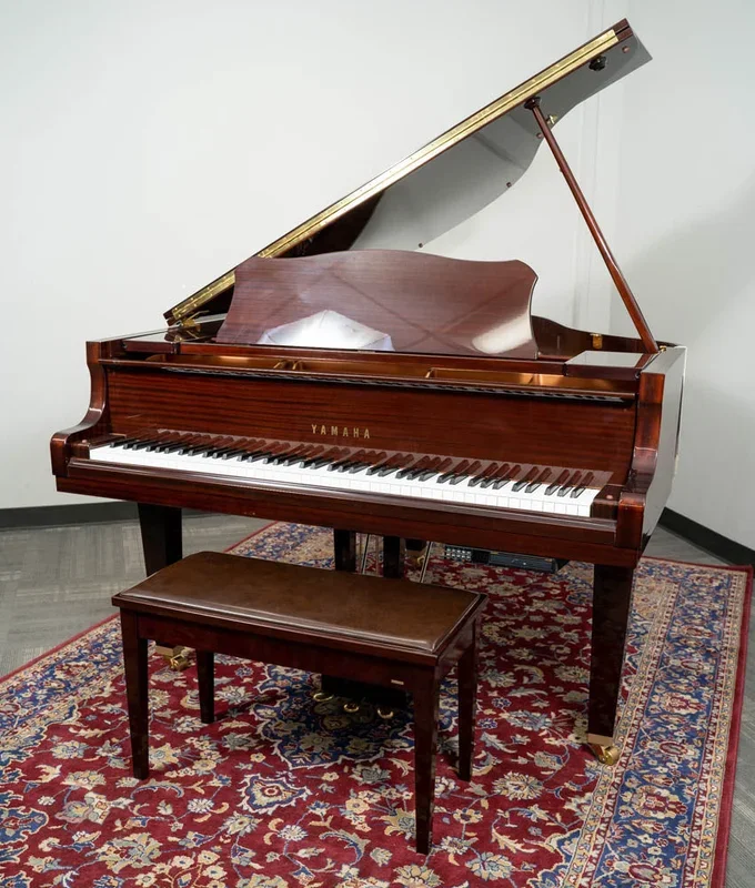 Yamaha 5’3″ GC1 Grand Piano w/ CD Player | Polished Mahogany