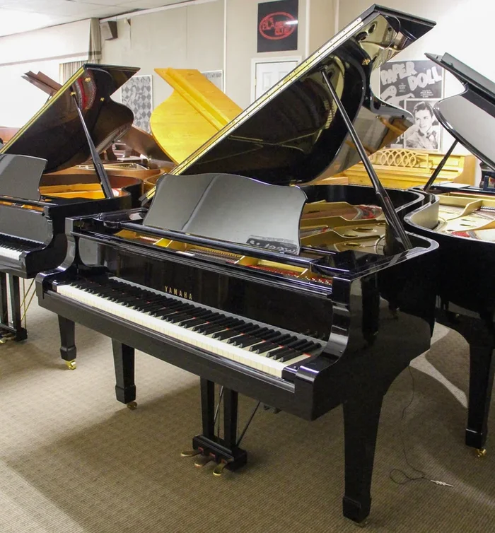 Yamaha C7 7’4″ Semi-Concert Grand Piano | Polished Ebony | 4213488