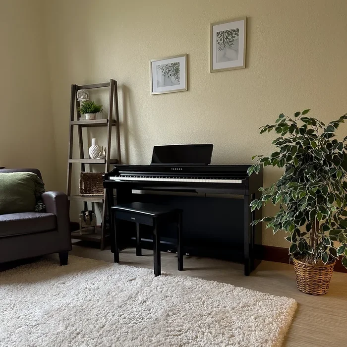 Yamaha Clavinova CLP-825 Digital Piano – Polished Ebony