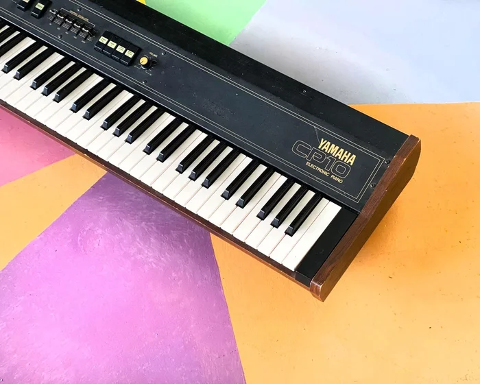 YAMAHA CP10 Electronic Piano