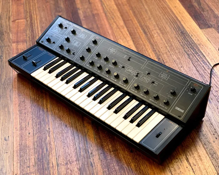 YAMAHA CS-10