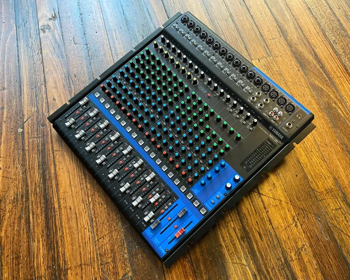 YAMAHA MG20 Mixing Console
